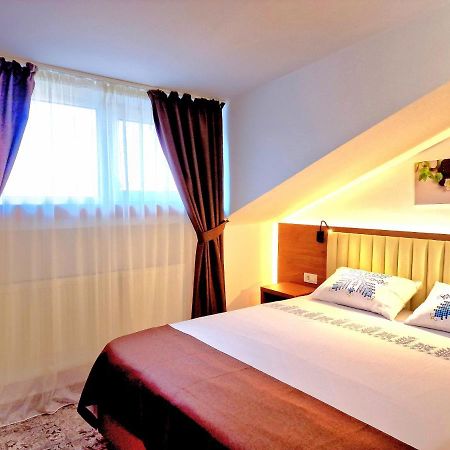 Stay Inn Rediu Valea Lupului  Exterior photo